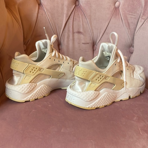 Woman’s White Nike Air White Platnum - Picture 11 of 17